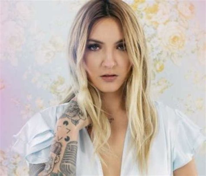 Julia Carin Cavazos Height, Weight, Net Worth, Age, Birthday, Wikipedia, Who, Instagram, Biography